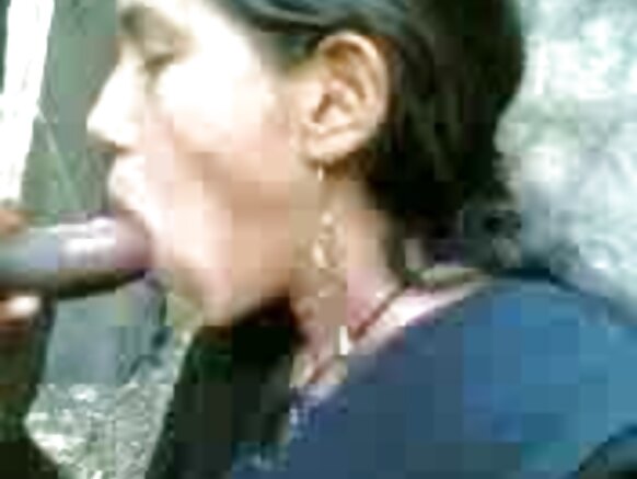 یونیورسٹی کیمپس وچ ہندوستانی کڑیاں اپنے بوائے فرینڈ دا عضو تناسل چوسدیاں نیں