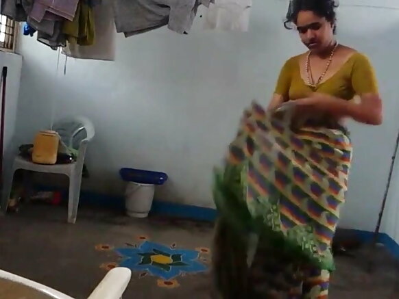 دیسی کُڑی نے باتھ روم دے بعد ساڑھی پائی khesari lal yadav sexy movie