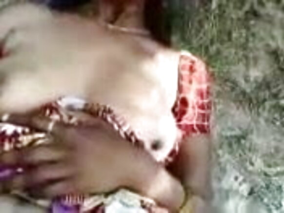 انڈین آنٹی اپنڑے کلائنٹ نوں بلوجب دے رئی اے