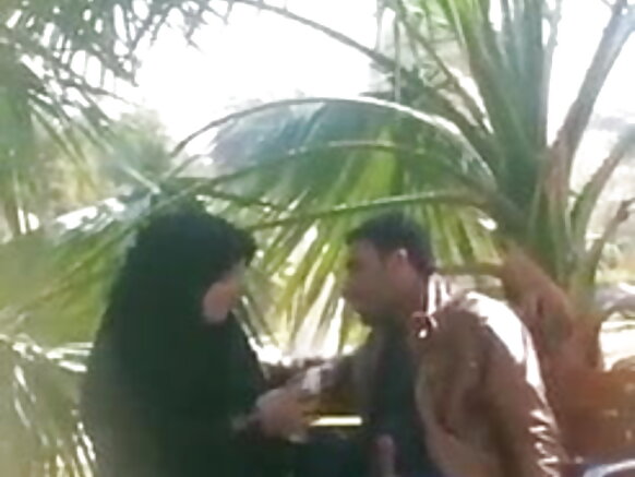 پاکستانی فل سیکسی ہندی فلم حجابی بی جے تے تنکا تیک پاکستانی پبلک پارک وچ نسنا